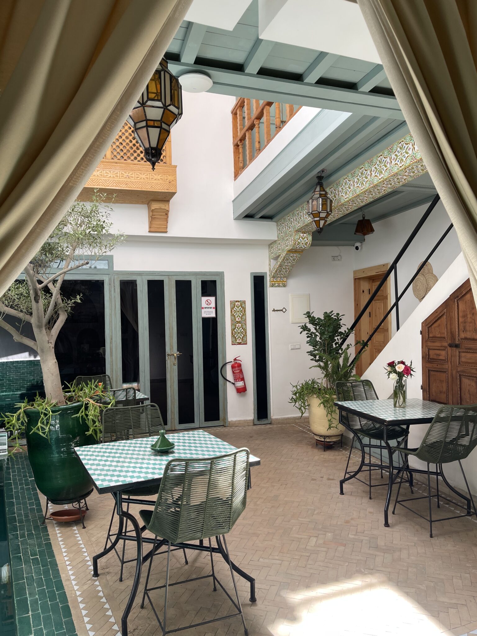 patio riad dar fontqine medina marrakech.jpg