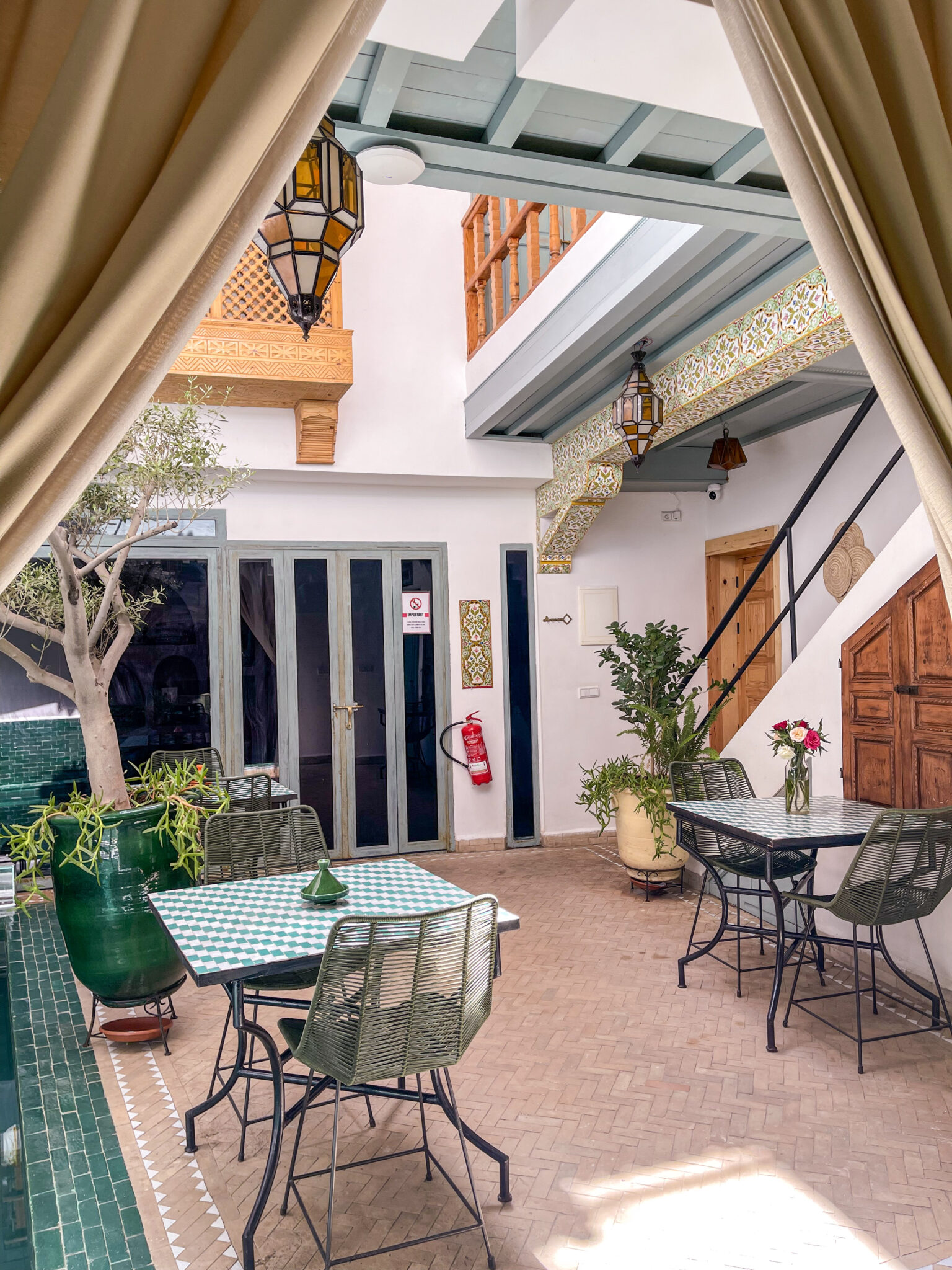 patio piscine riad fontaine arabe marrakech.jpg